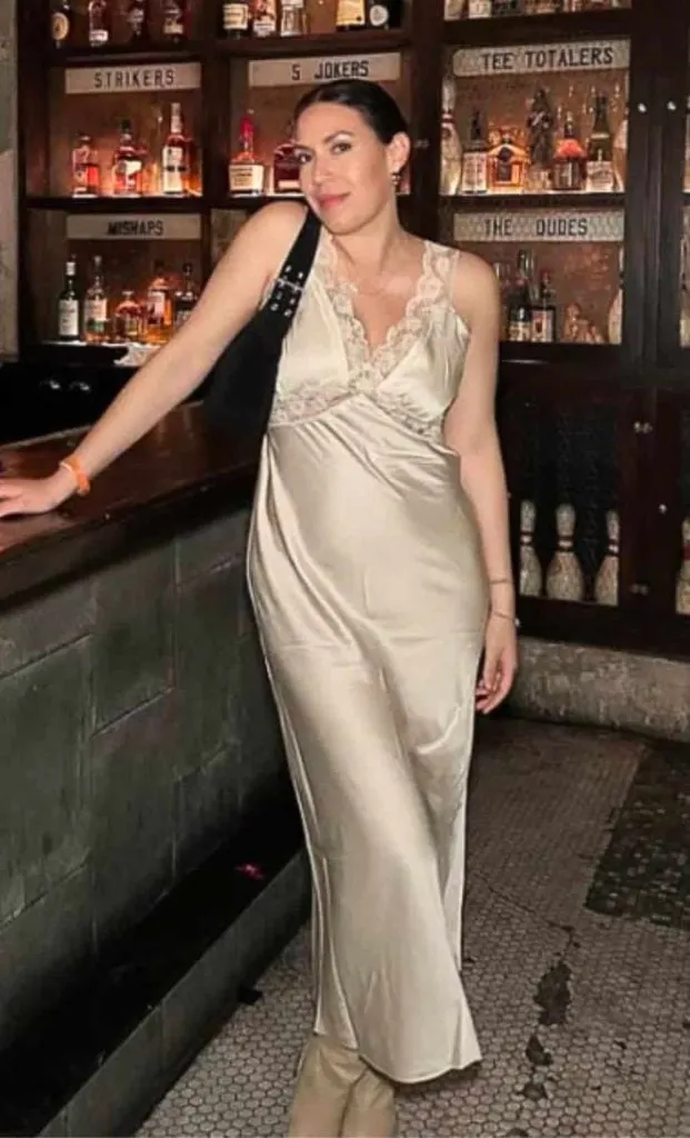 broad shoulders neckline