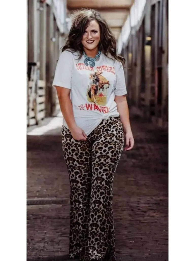 Plus-size winter country concert outfit