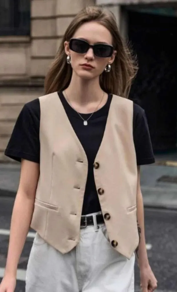 how to dress broad shoulder