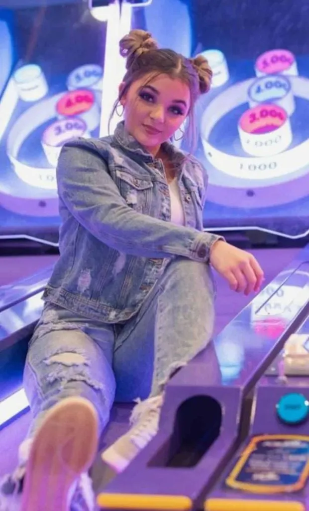 dave and buster outfit hairstyle