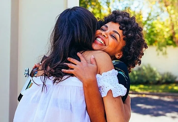 Be welcoming and kind to look feminine without makeup