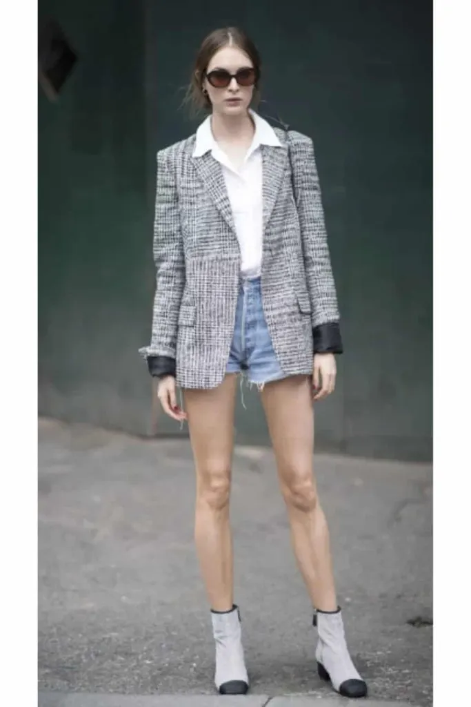 HIGH-FASHION LOOK WITH BLAZER