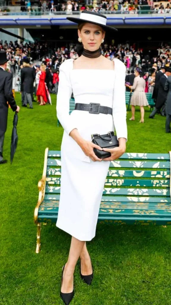 horse race event outfit women