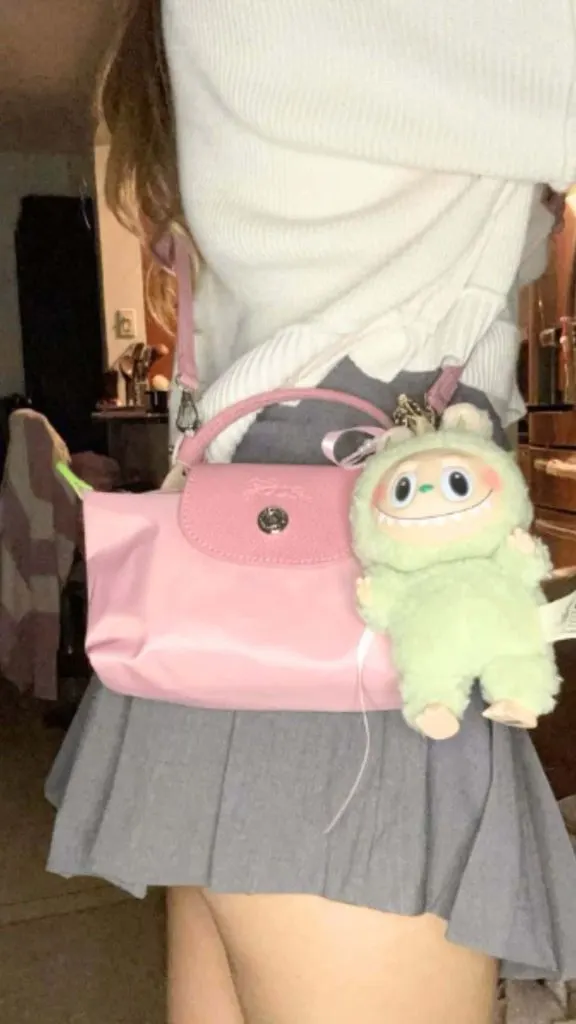 decorate bag with labubu keychain