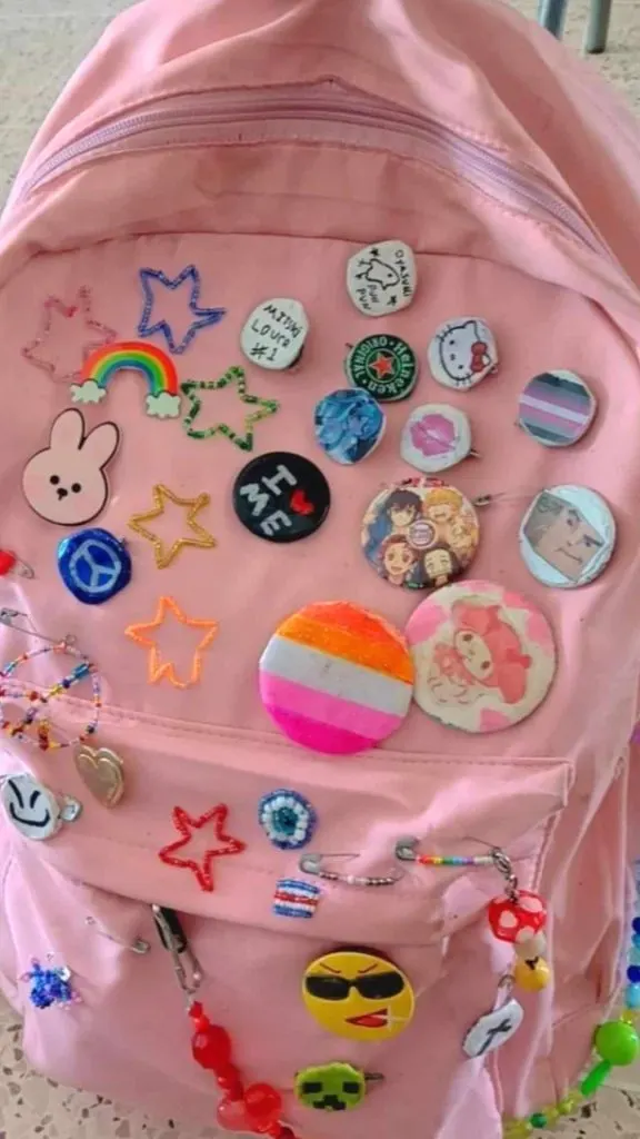 how to decorate school bag