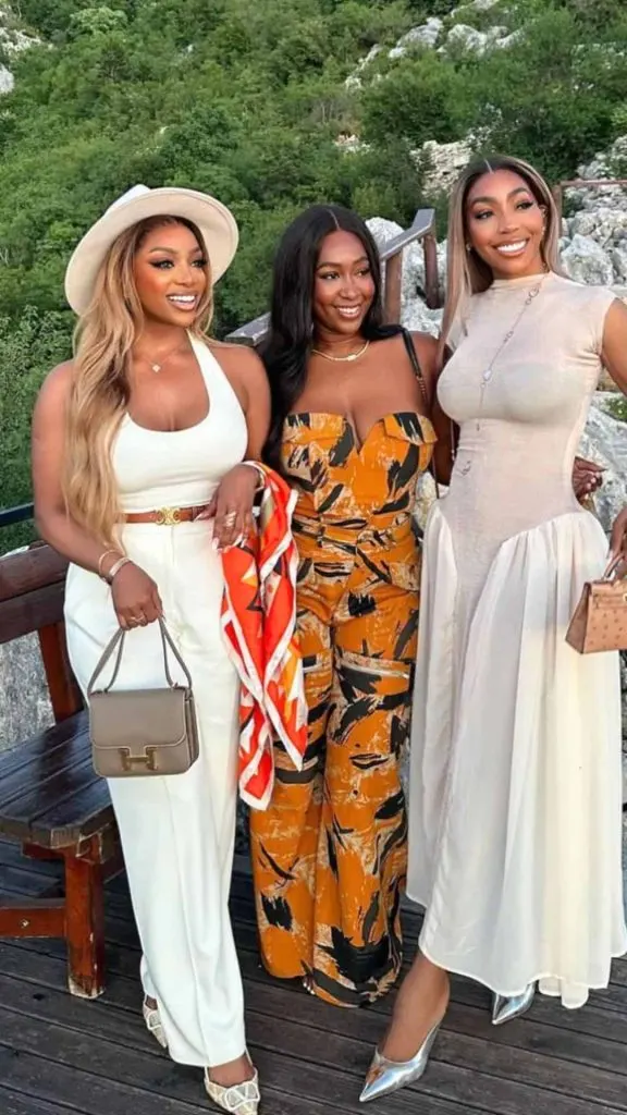 How to find rich & successful friends