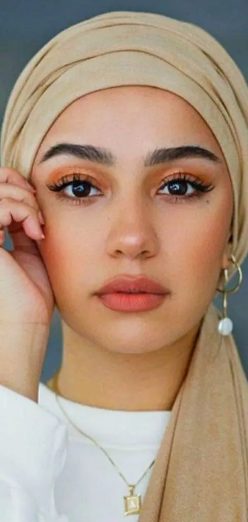 how to look feminine in face hijab