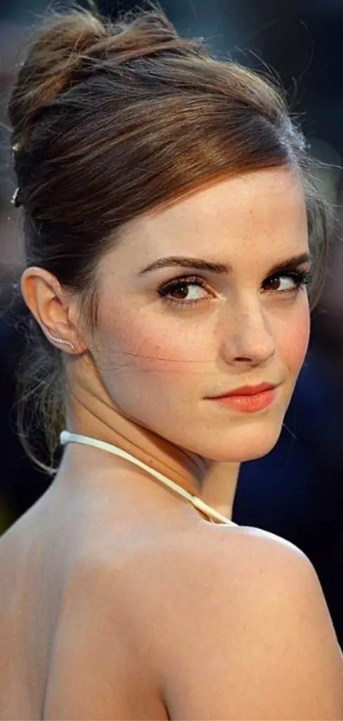 FEMININE FACE NATURAL