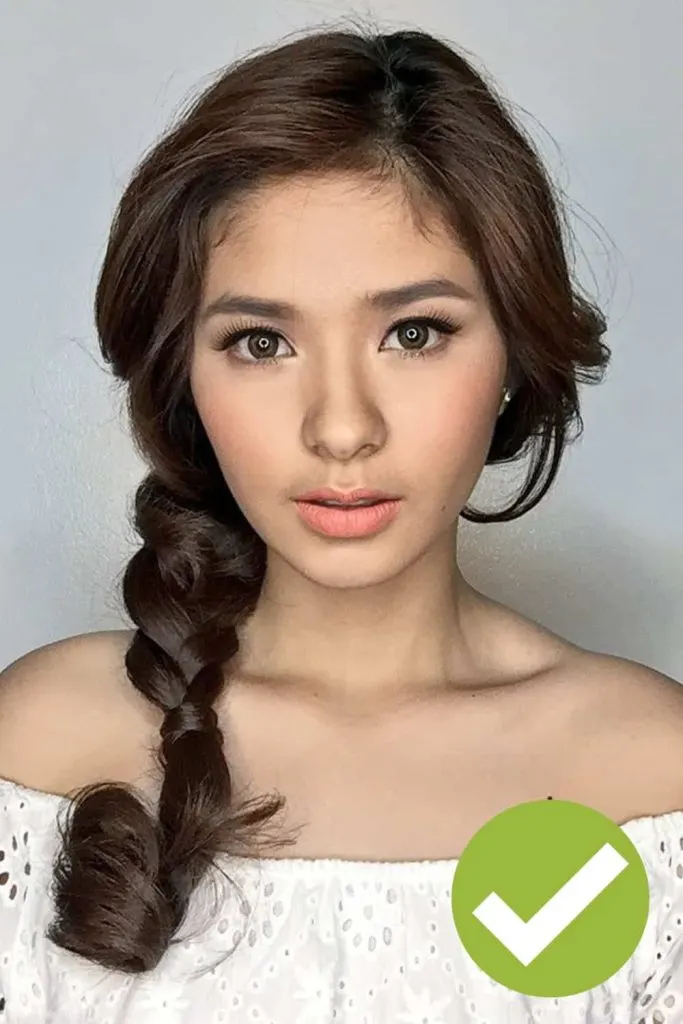 AVOID CLOTHES WITH HIGH NECKLINES