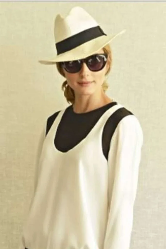 RETRO STYLE WITH FEDORA HAT