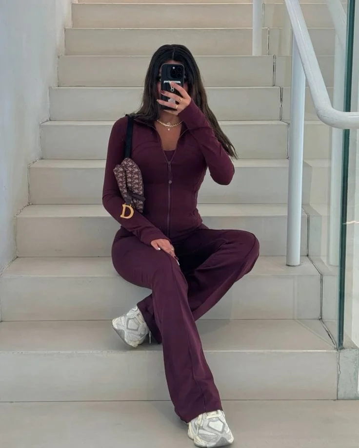 What to wear with plum leggings