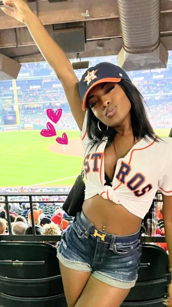 baseball game coworker outfit ideas