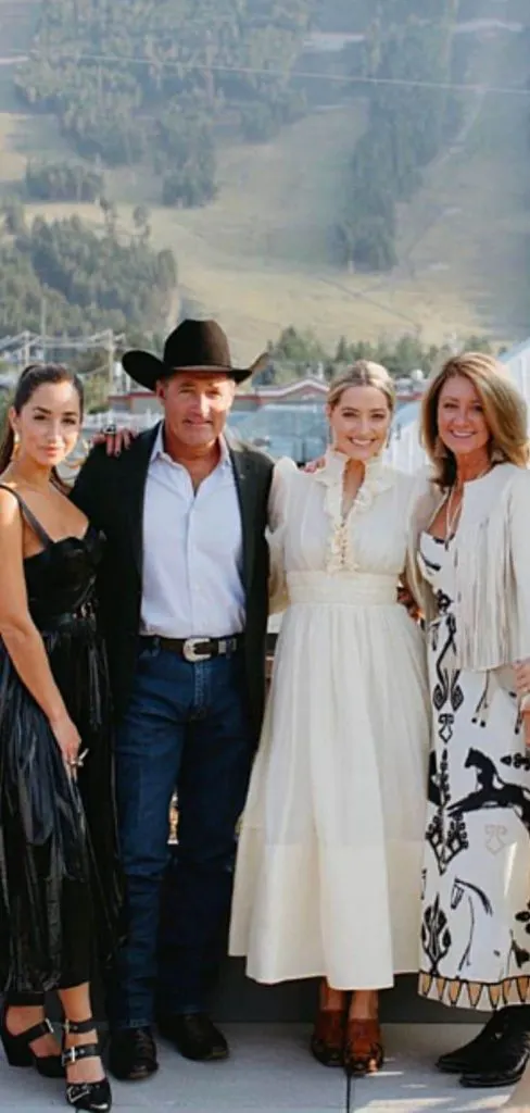 DESERTS MOUNTAIN CHIC wedding guest attire