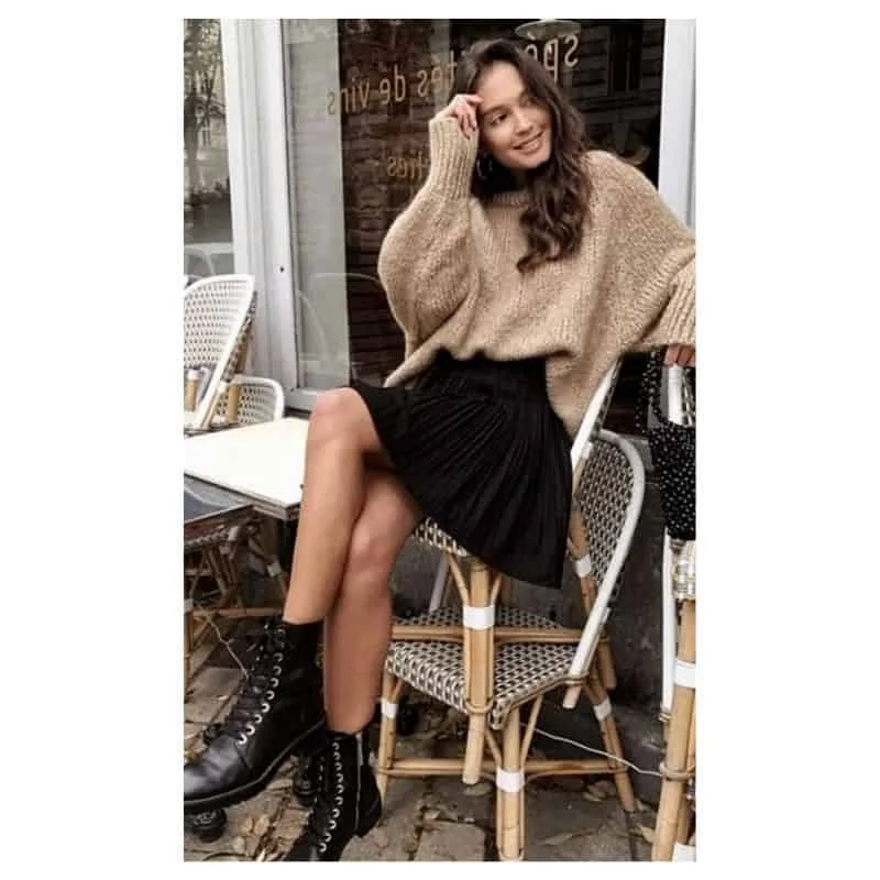 What to wear on a coffee date in fall?